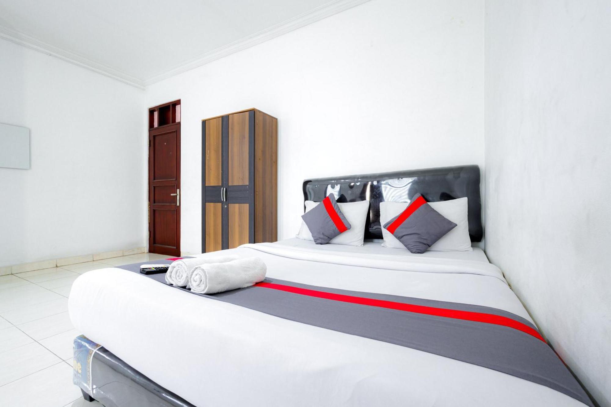 J&B Rooms Tomang Jakarta Mitra Reddoorz ภายนอก รูปภาพ