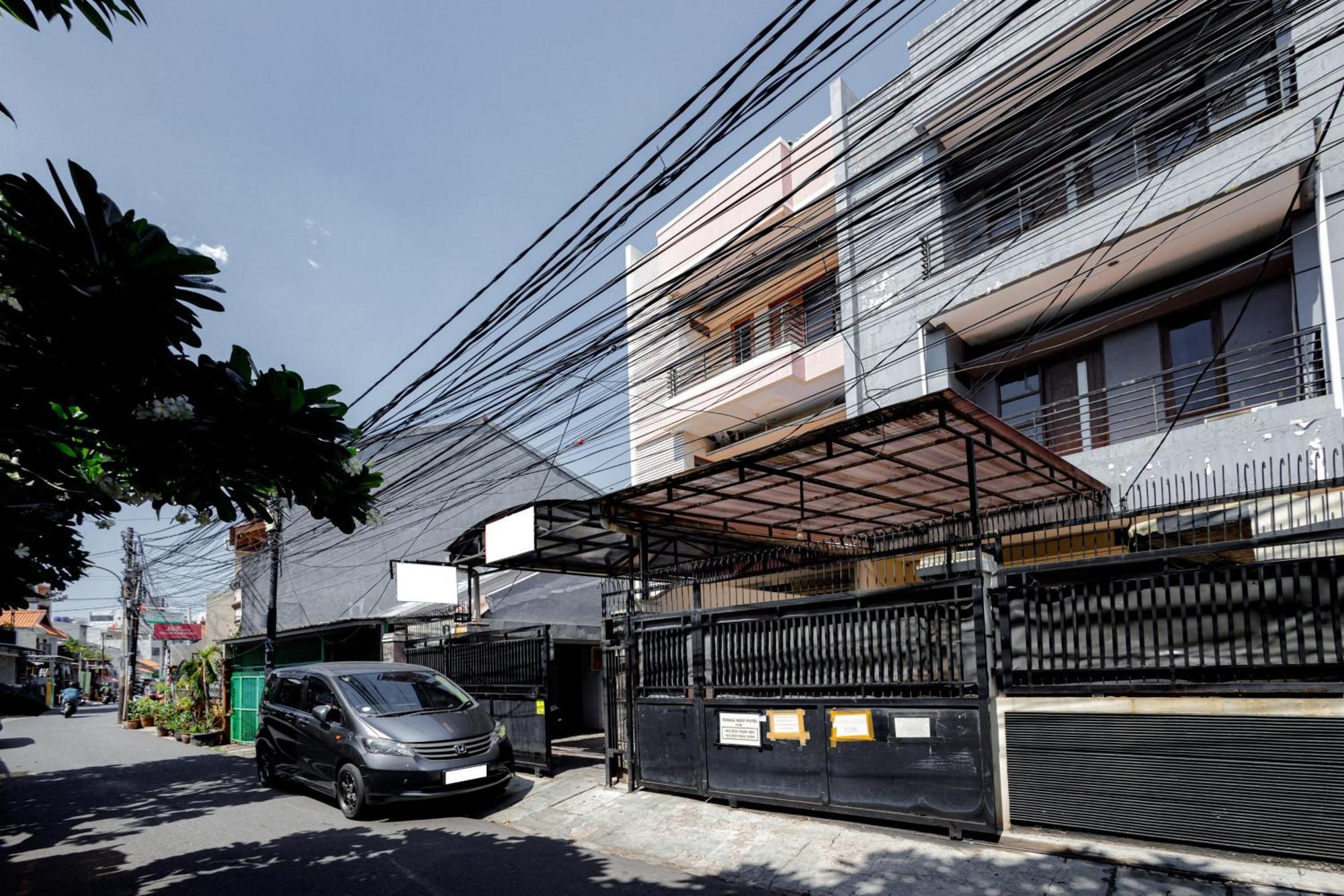 J&B Rooms Tomang Jakarta Mitra Reddoorz ภายนอก รูปภาพ